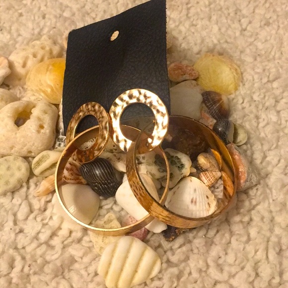 FREE PEOPLE GOLD HOOP EARRINGS - Picture 3 of 5